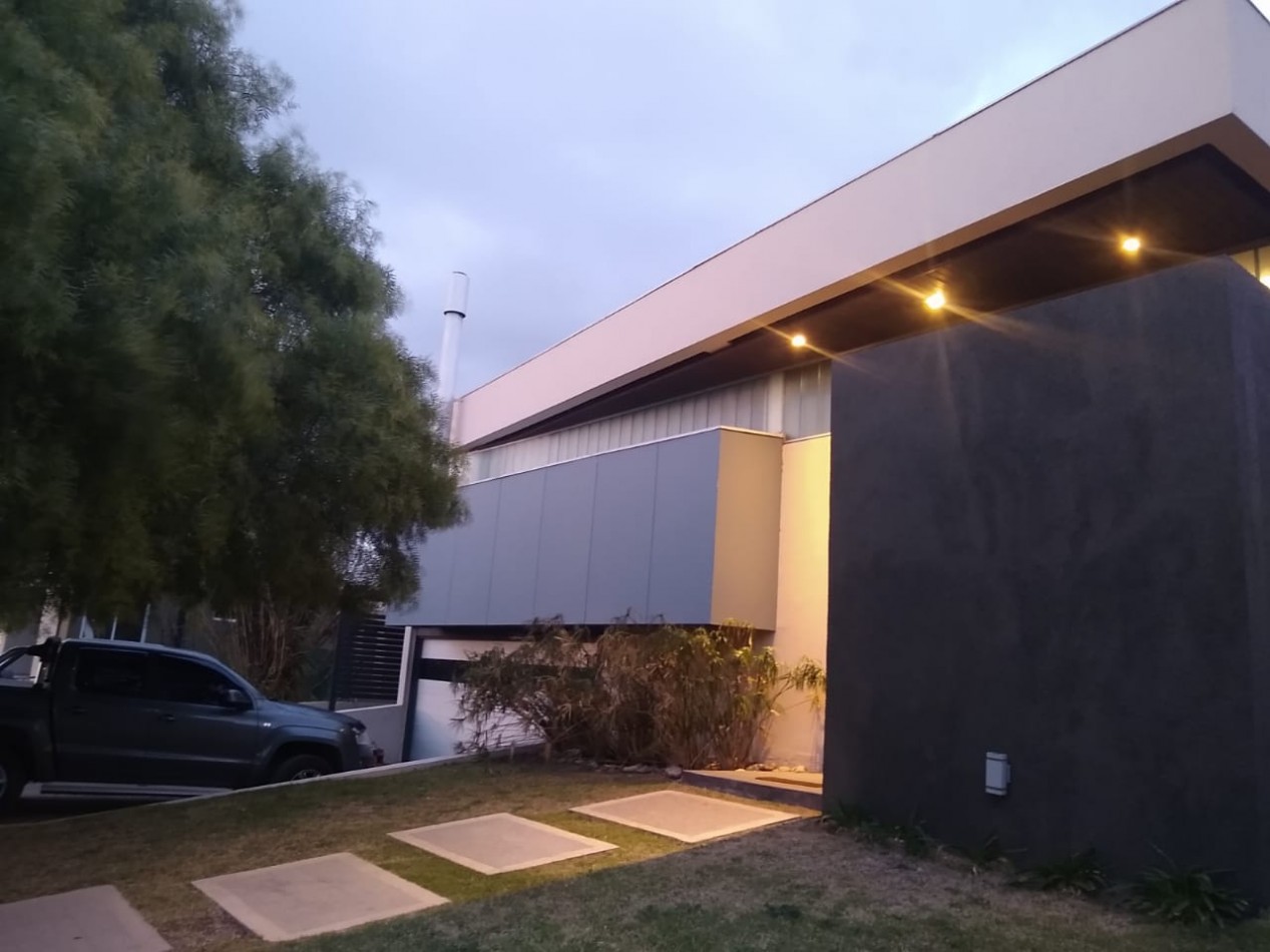 Maravillosa Casa de 5 Dorm en La Morada Villa Allende