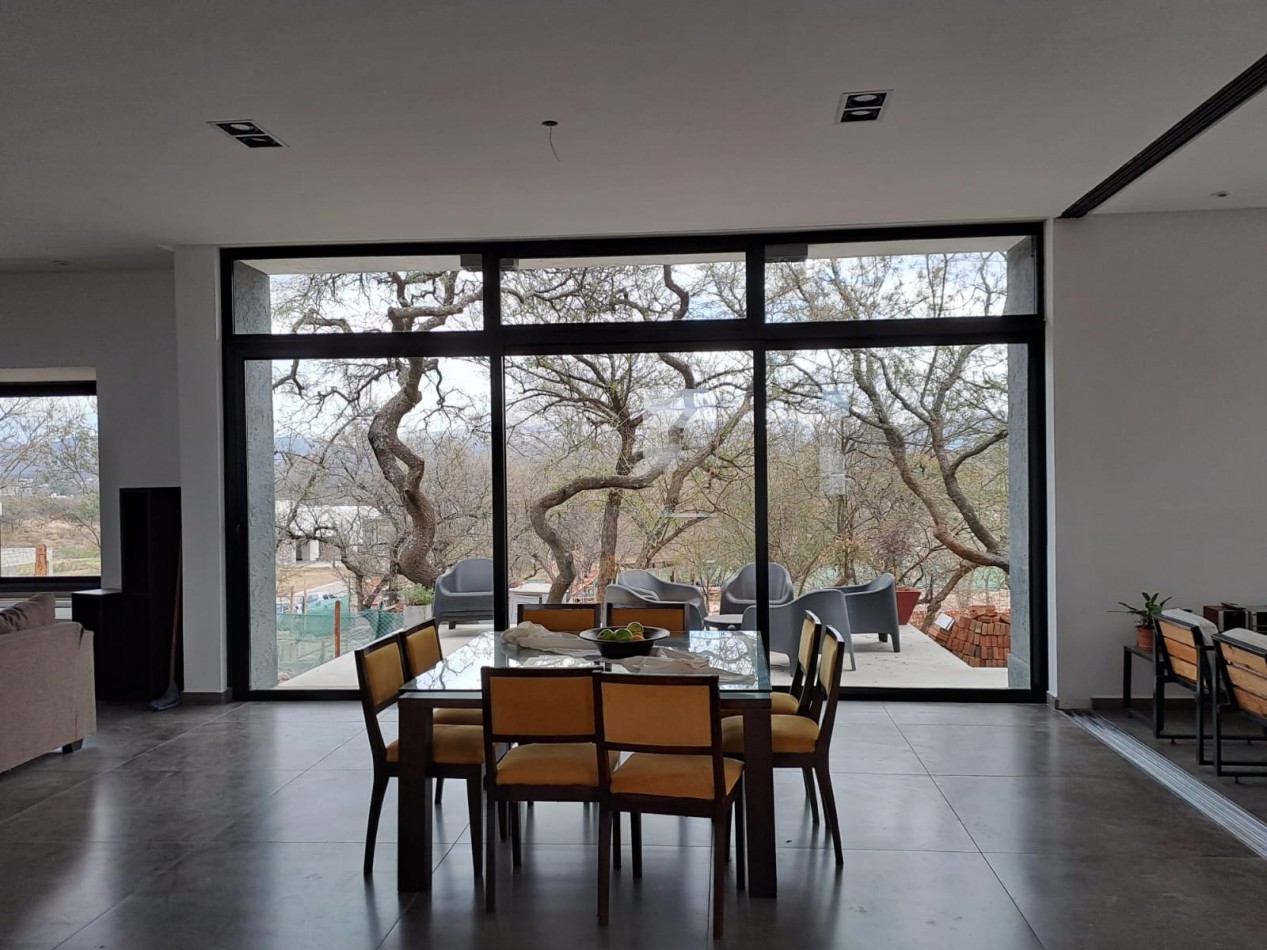 Espectacular Casa de 3 Dormitorios en el Exclusivo Barrio el Terron