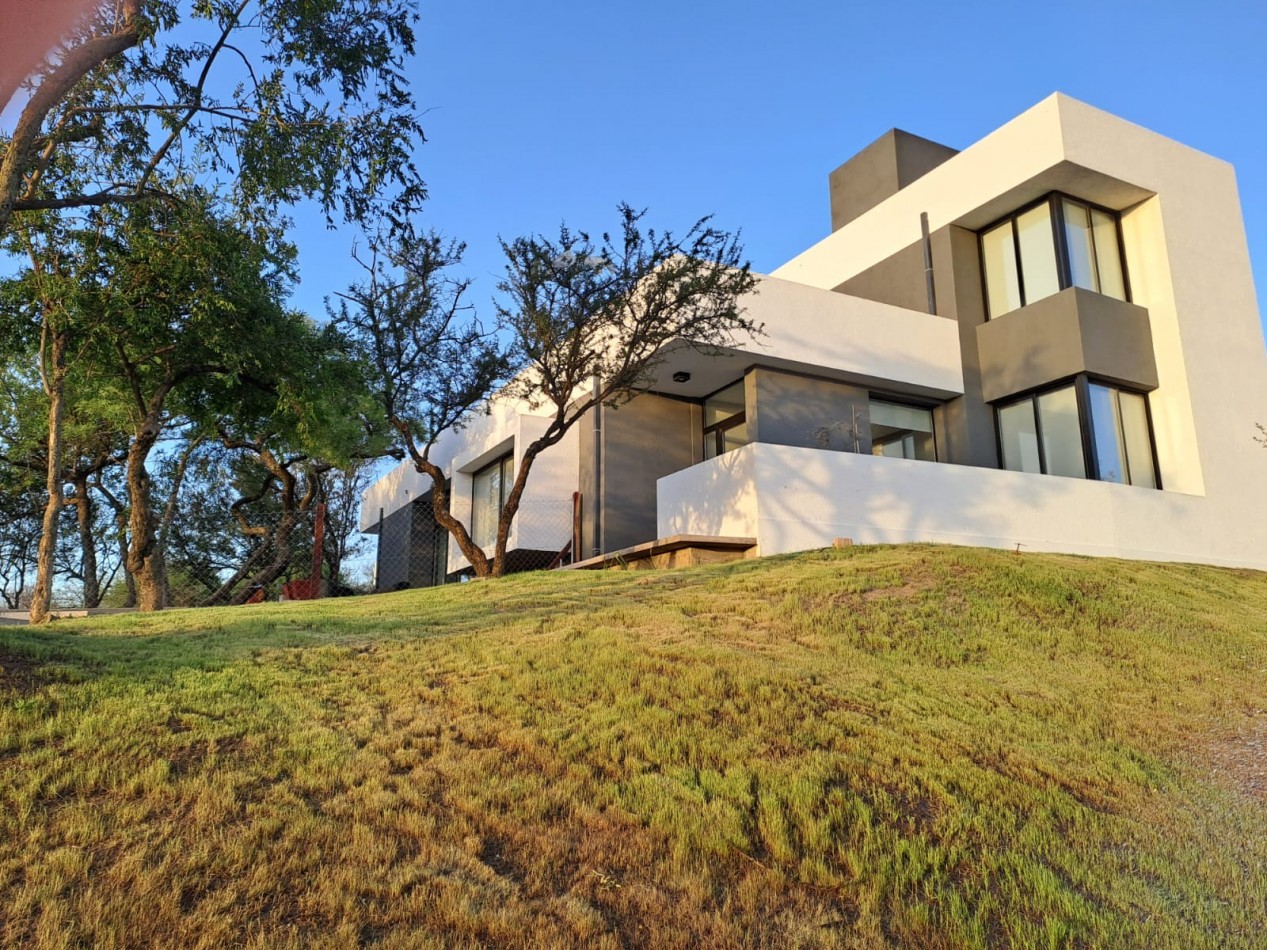 Espectacular Casa de 3 Dormitorios en el Exclusivo Barrio el Terron