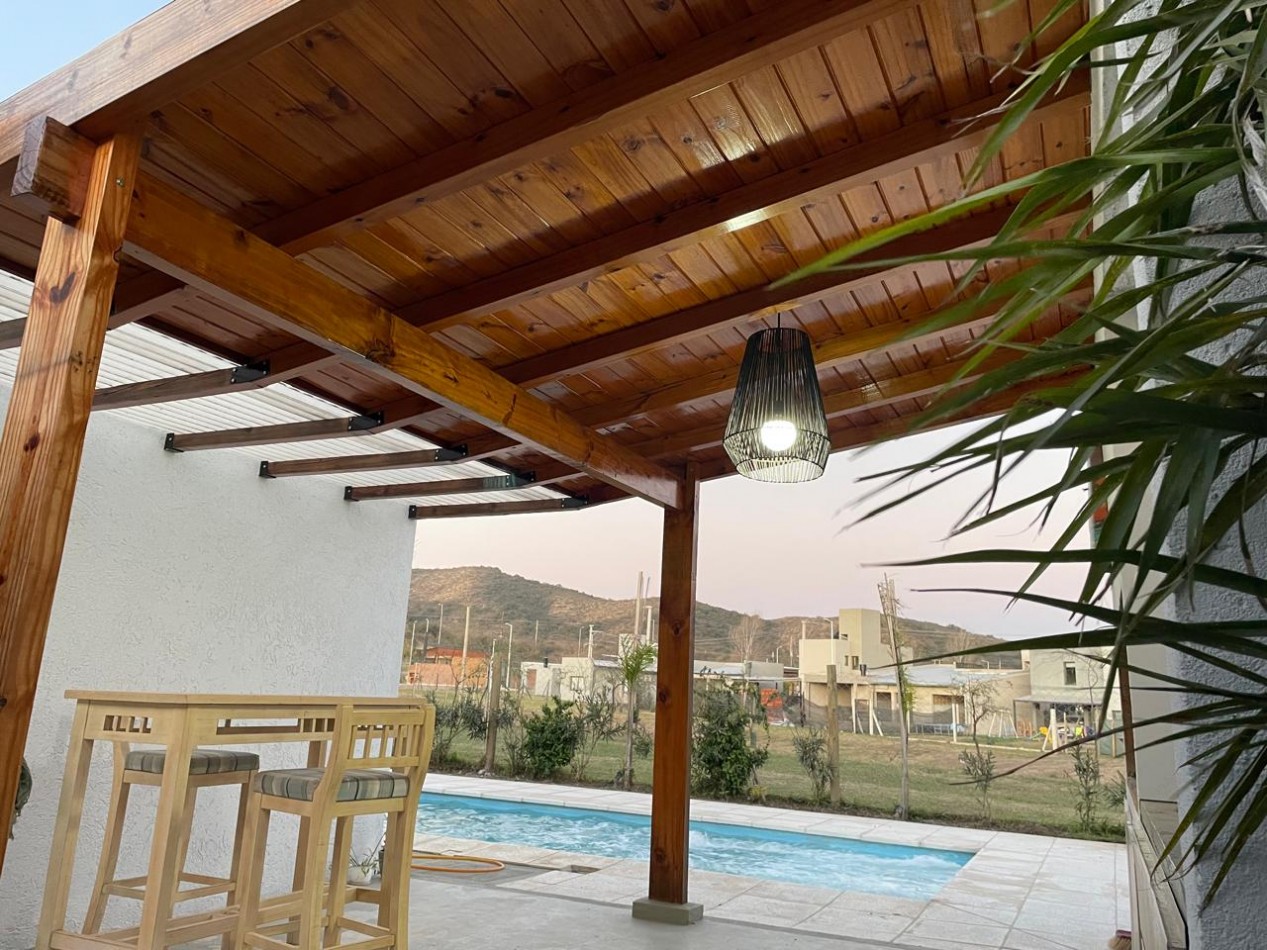 IMPERDIBLE CASA EN TEJAS IV