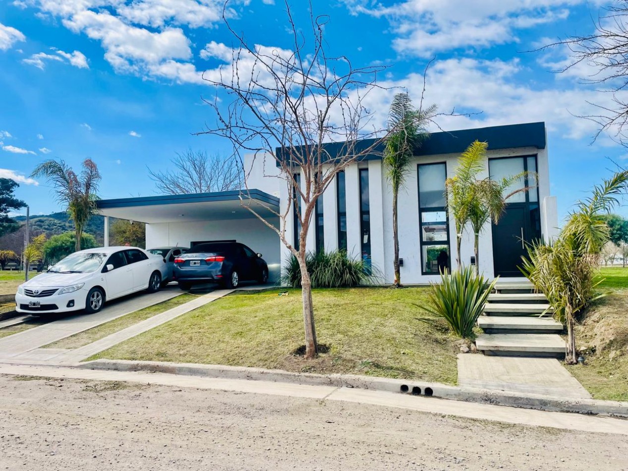 IMPERDIBLE CASA EN TEJAS IV