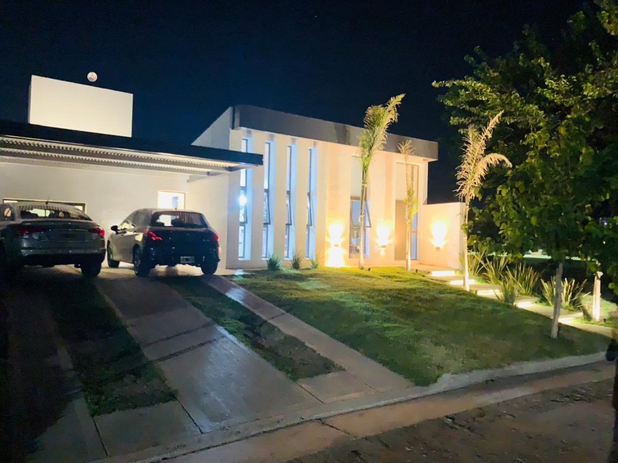 IMPERDIBLE CASA EN TEJAS IV