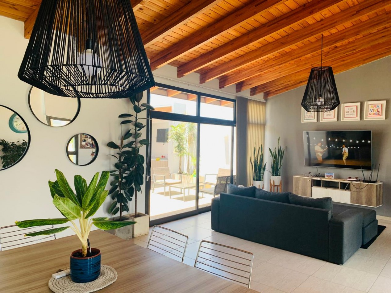 IMPERDIBLE CASA EN TEJAS IV