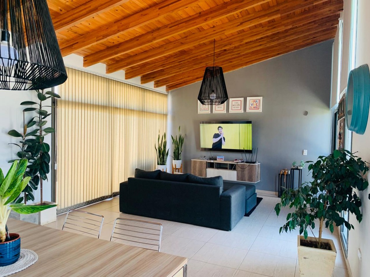 IMPERDIBLE CASA EN TEJAS IV