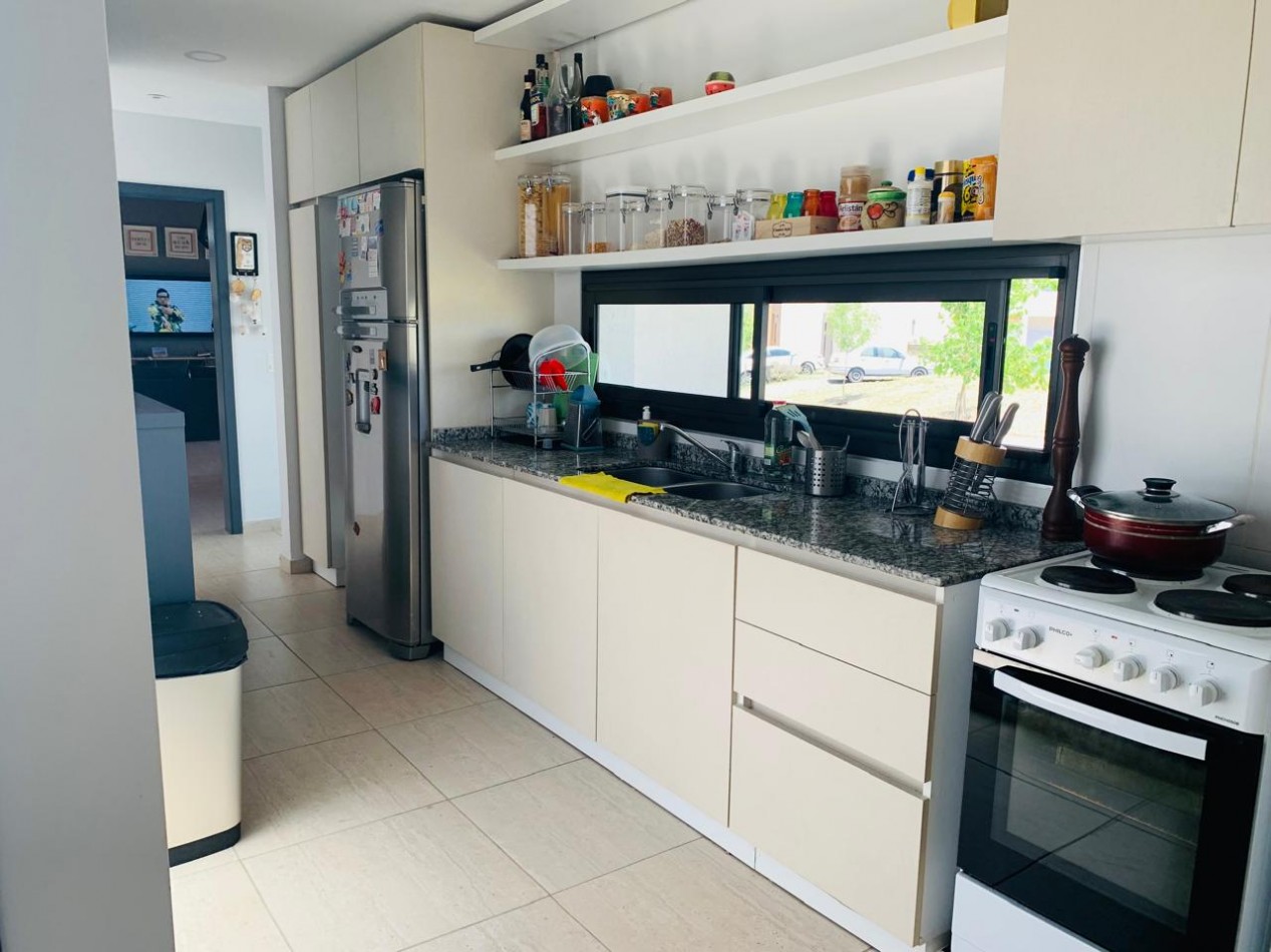 IMPERDIBLE CASA EN TEJAS IV