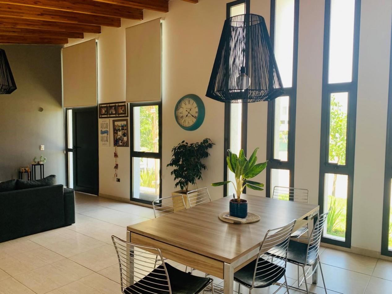 IMPERDIBLE CASA EN TEJAS IV