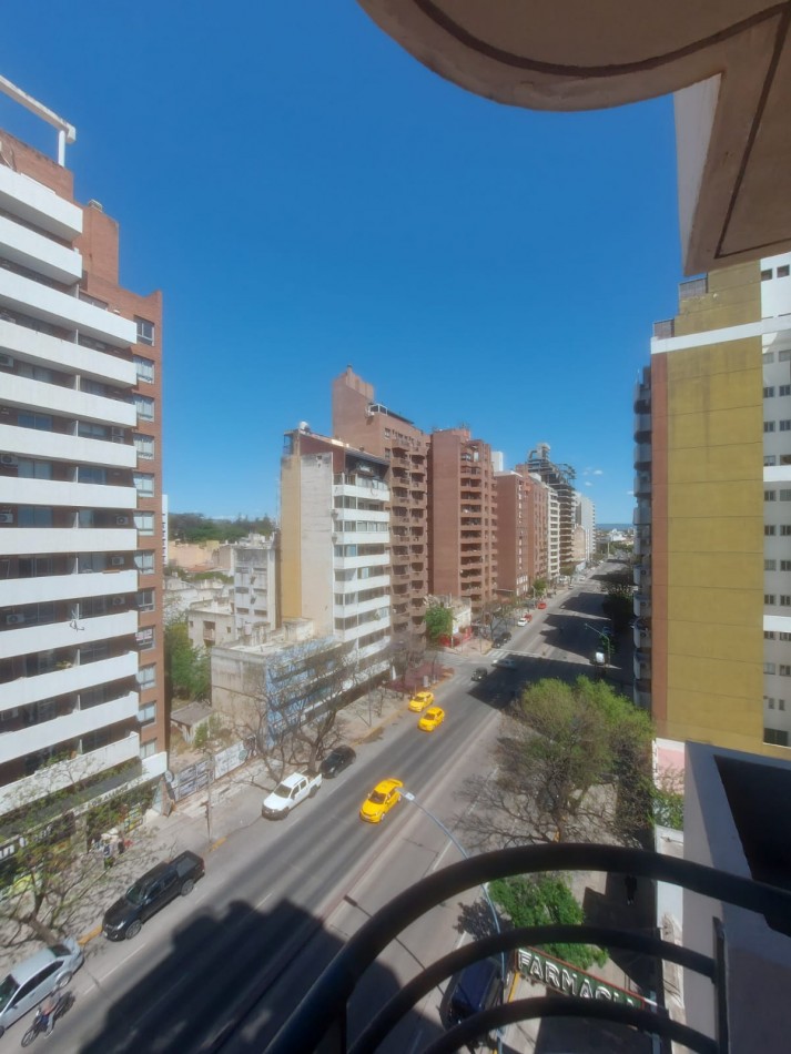 SEMIPISO de 2 Dorm sobre Bv San Juan // Fantastica ubicacion