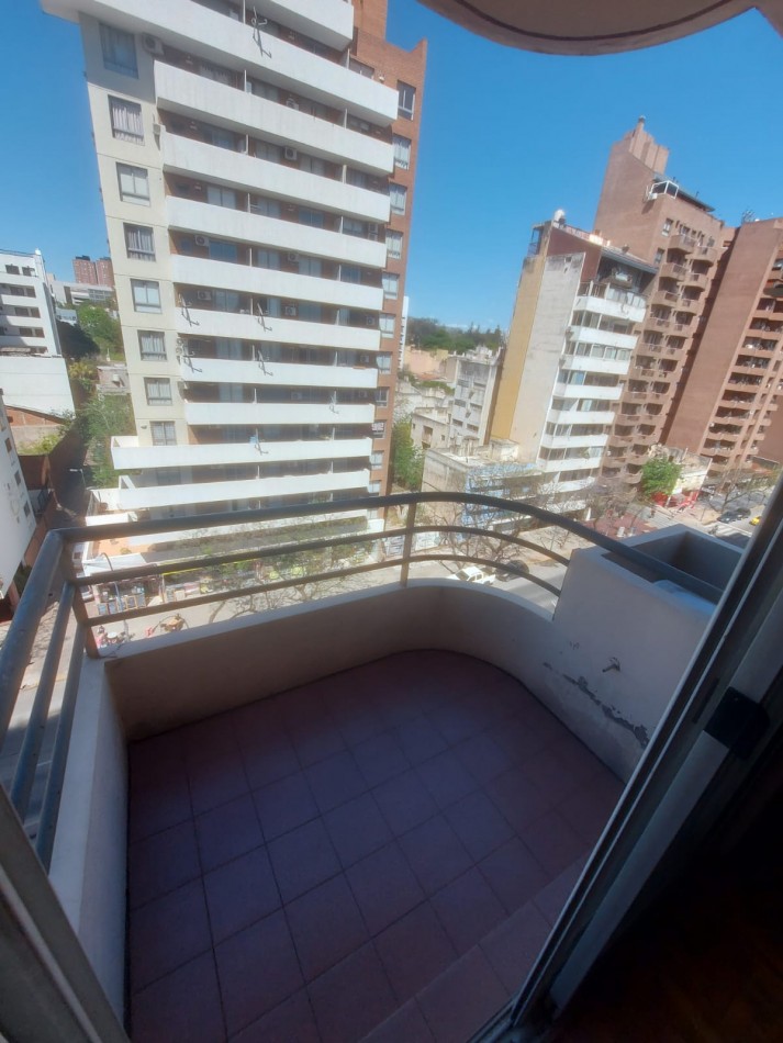 SEMIPISO de 2 Dorm sobre Bv San Juan // Fantastica ubicacion